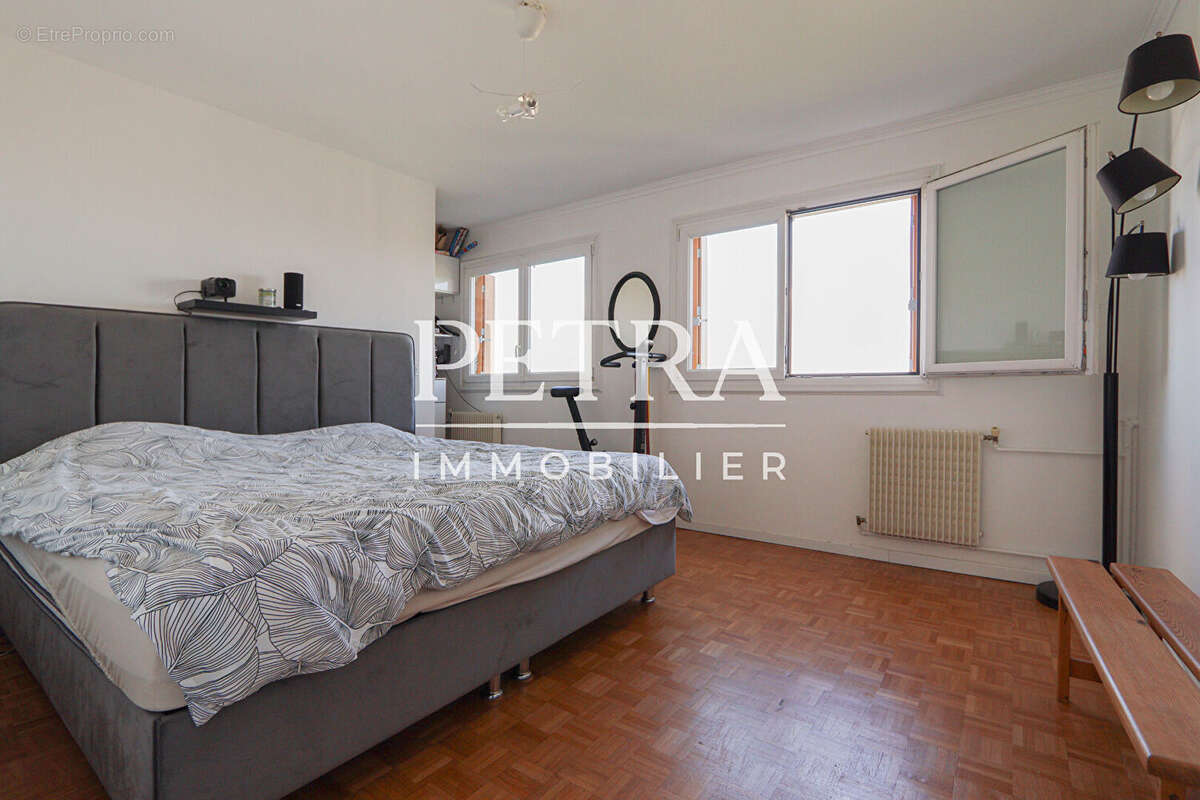 Appartement à FRESNES