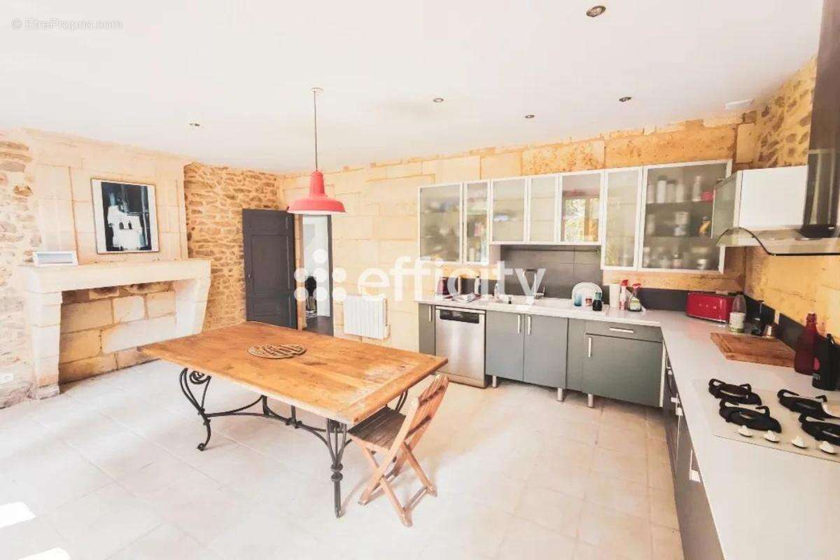 Maison 175 m² à Berson  - photo 2