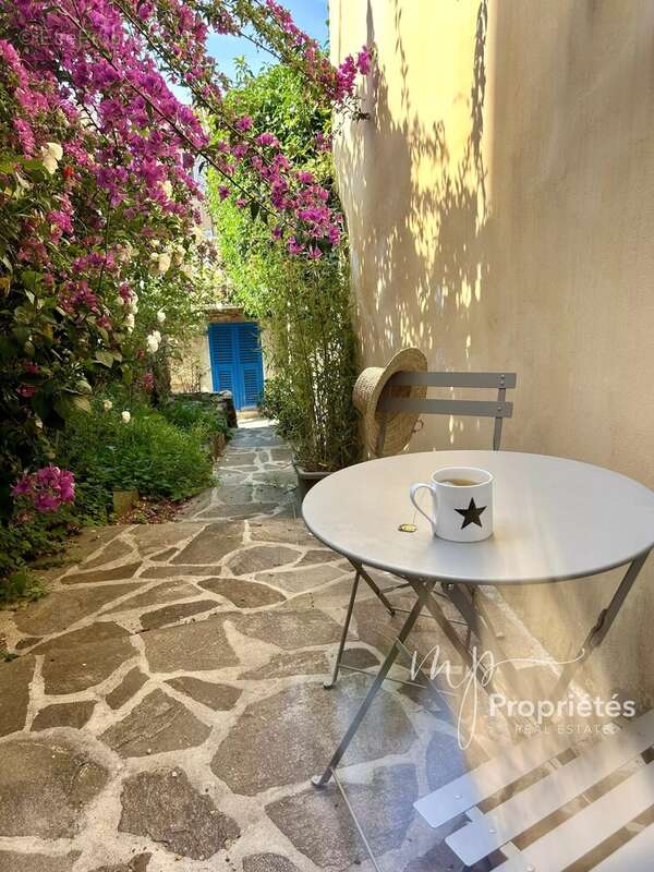 Appartement à BORMES-LES-MIMOSAS