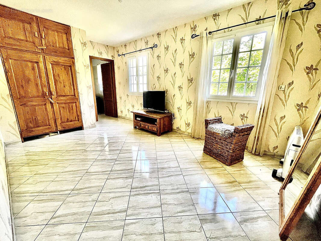 Maison à CRECY-LA-CHAPELLE