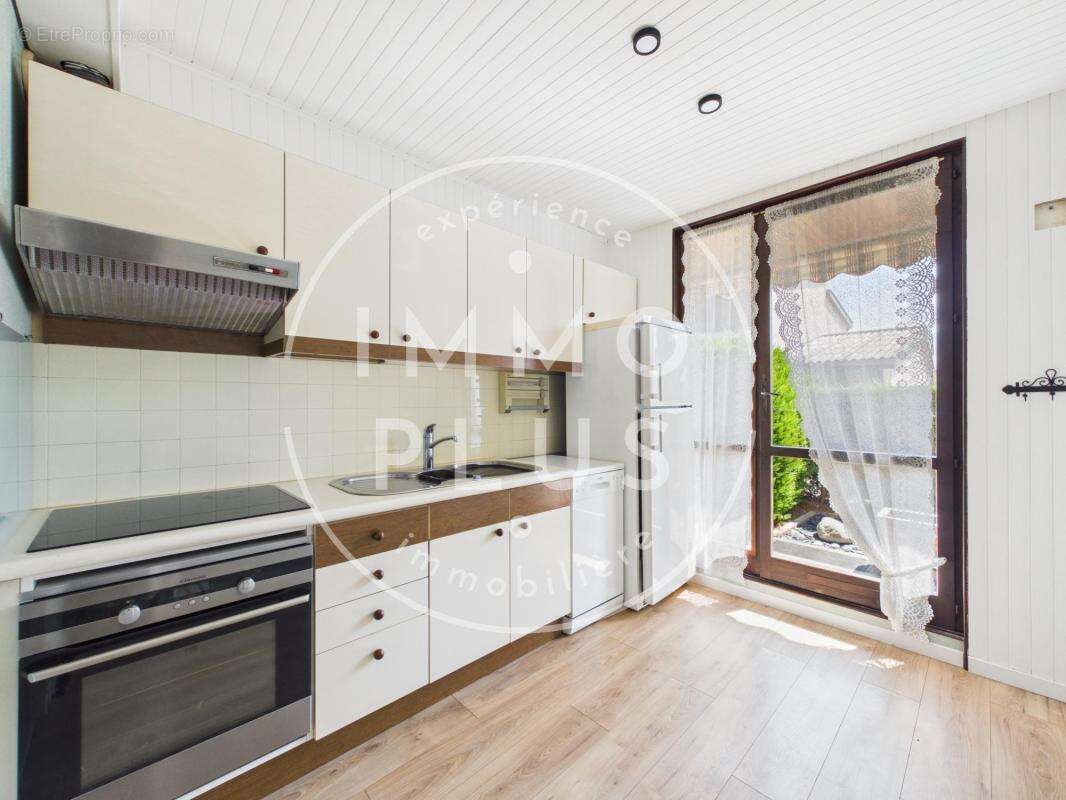 Vente - Maison - 4 pièces + cuisine - 97,02 m² - 680 000 € - - photo 4