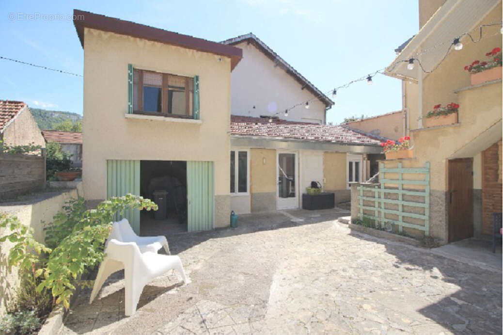 Maison à PONT-DE-ROIDE