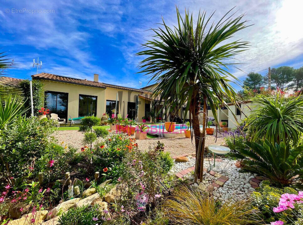 Maison à PERNES-LES-FONTAINES