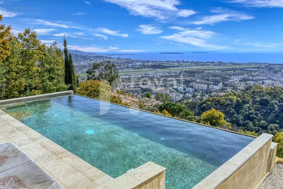 Maison à MANDELIEU-LA-NAPOULE