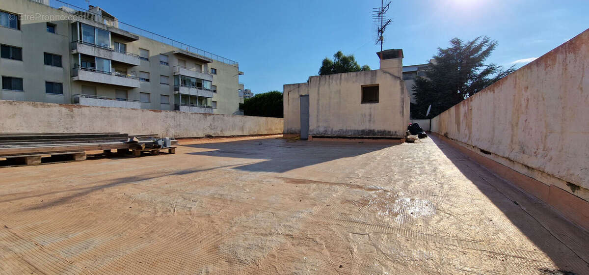 Appartement à SAINT-LAURENT-DU-VAR