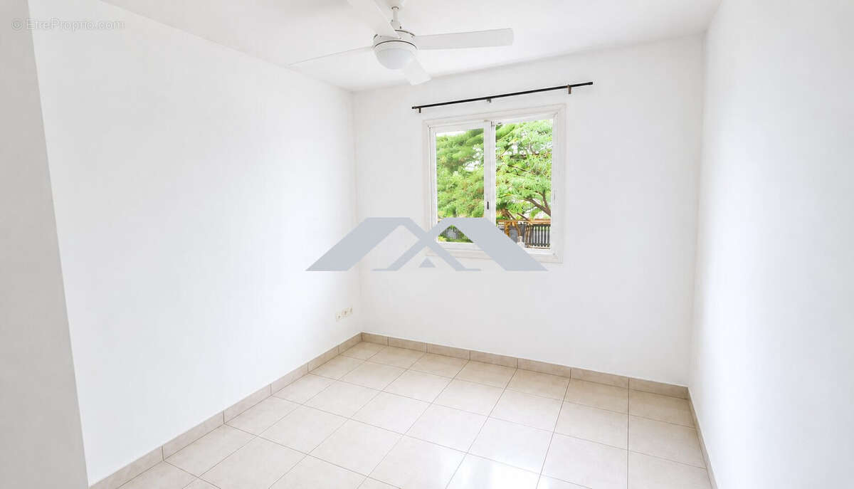 Maison 90 m² à Le Port  - photo 7