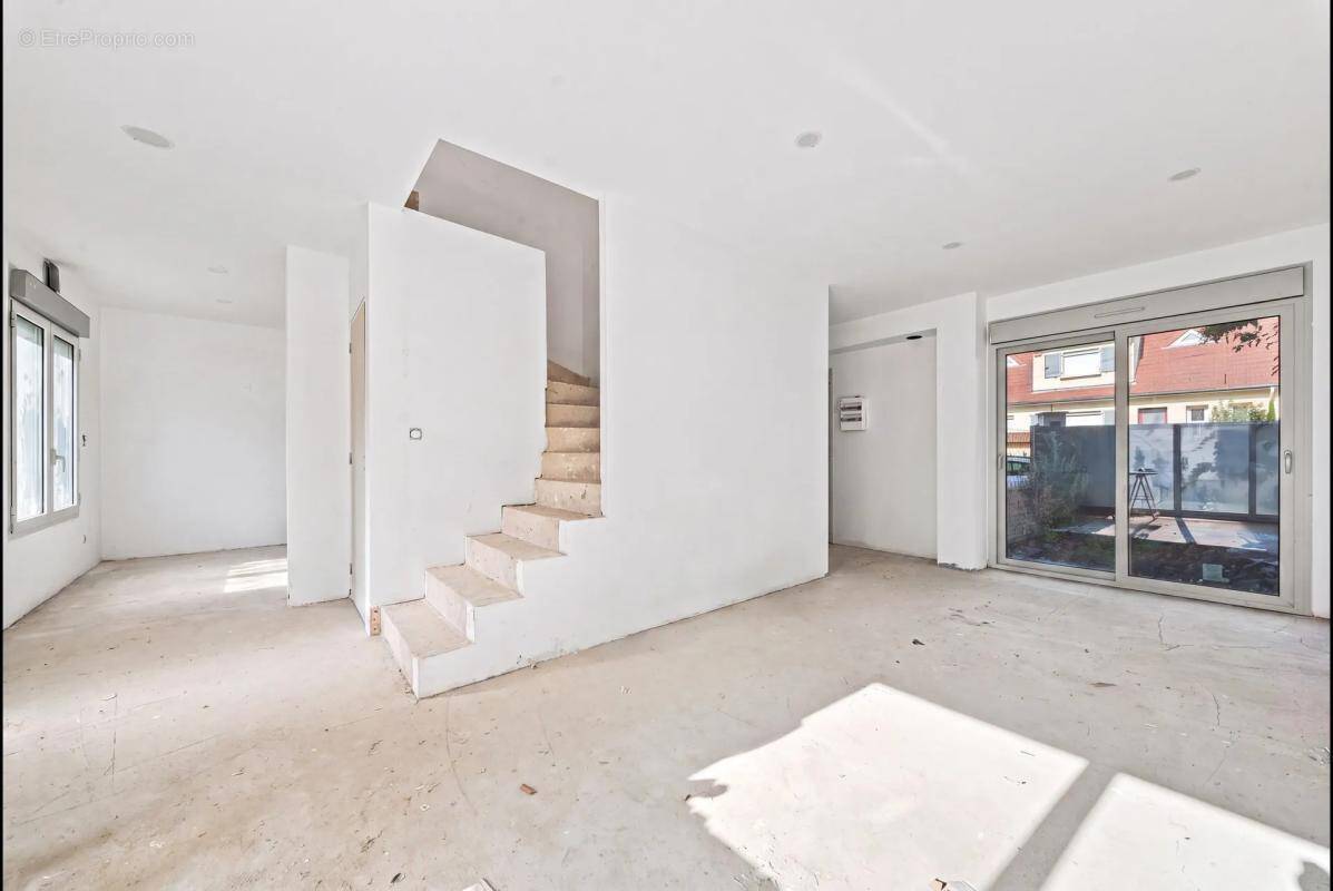 Maison de 7 pièces de 150 m² à Villejuif - photo 1