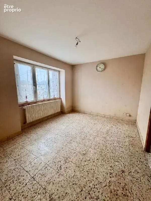 Maison 104 m² à Saint-Leger-Sous-La-Bussiere  - photo 4