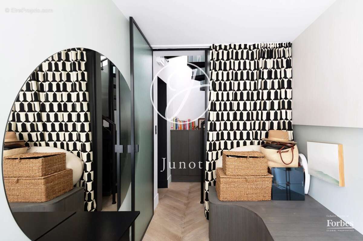 Appartement à PARIS-1E