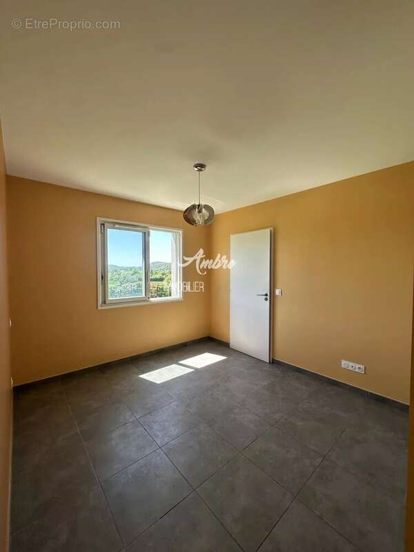 MONTELEGER Maison récente de 130 m² Type 6 - photo 17