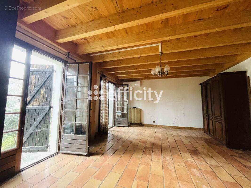 Maison à BEYCHAC-ET-CAILLAU