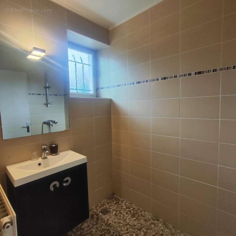 Maison à LA BATIE-MONTGASCON