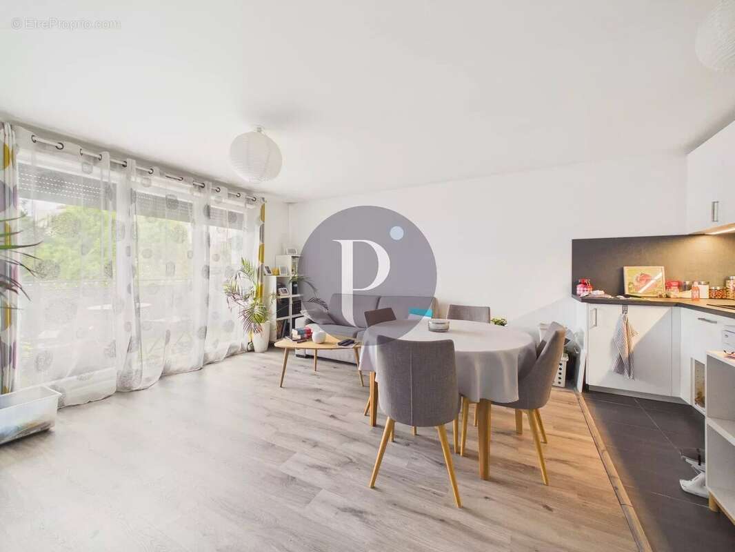Appartement à FRESNES