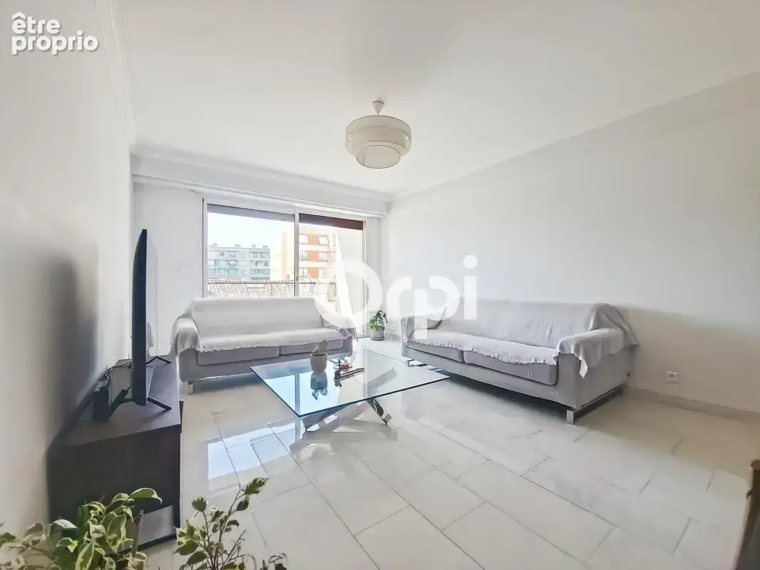 Appartement à MARSEILLE-4E
