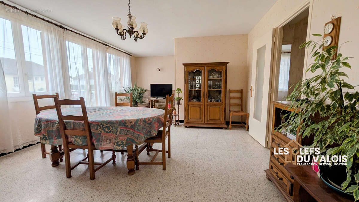 séjour salon - Maison à CREPY-EN-VALOIS