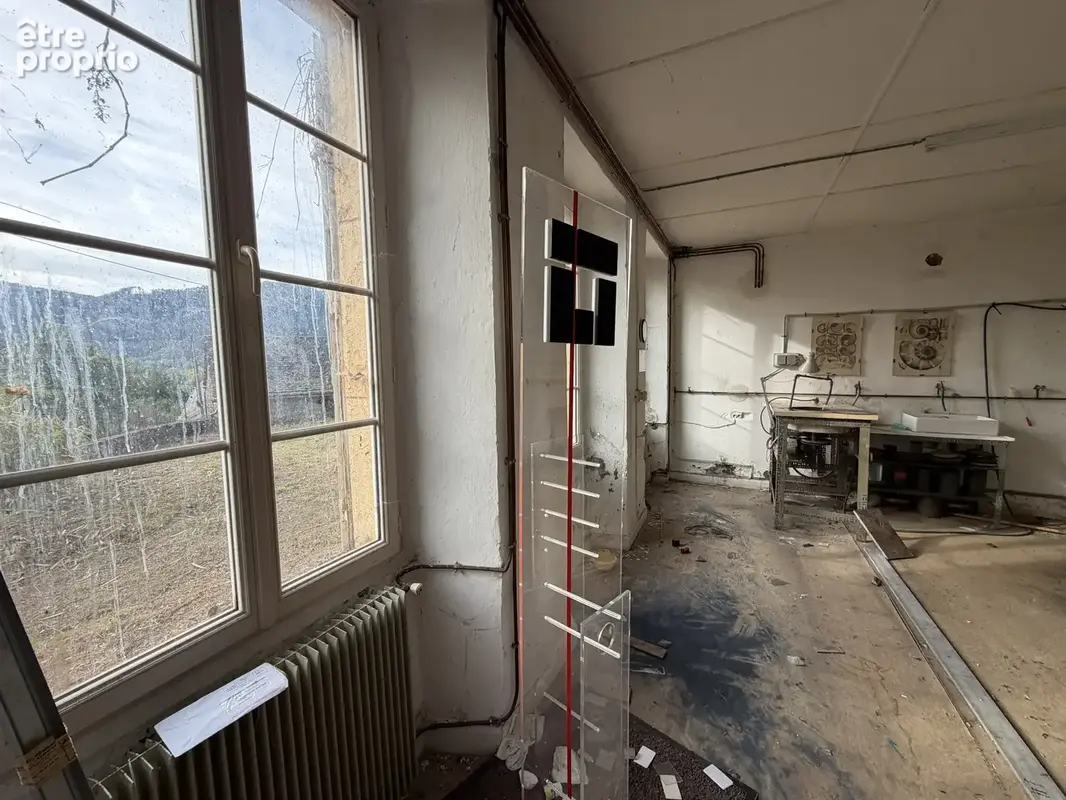 EXCLUSIVITÉ  No168   - CHANAC  -  Ancienne Ecole avec terrain - photo 5