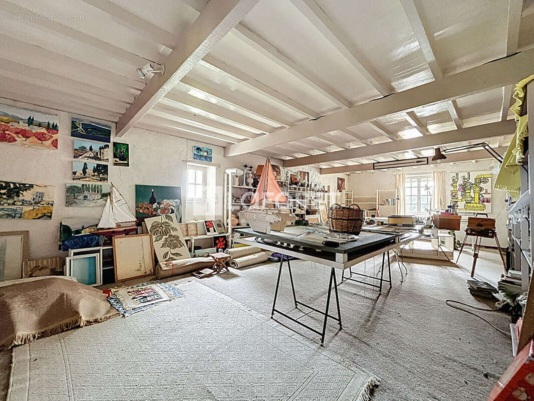 Villa à vendre de 292 m² nichée dans un parc arboré de 4800 m² entre Chalamont et Villars - photo 14