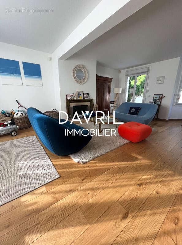 Maison à CHANTELOUP-LES-VIGNES