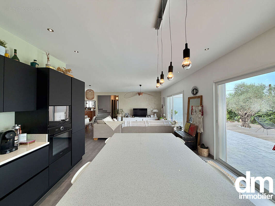 Maison de type 5 d'une surface de 175m2 avec garage de 20m2 - photo 8