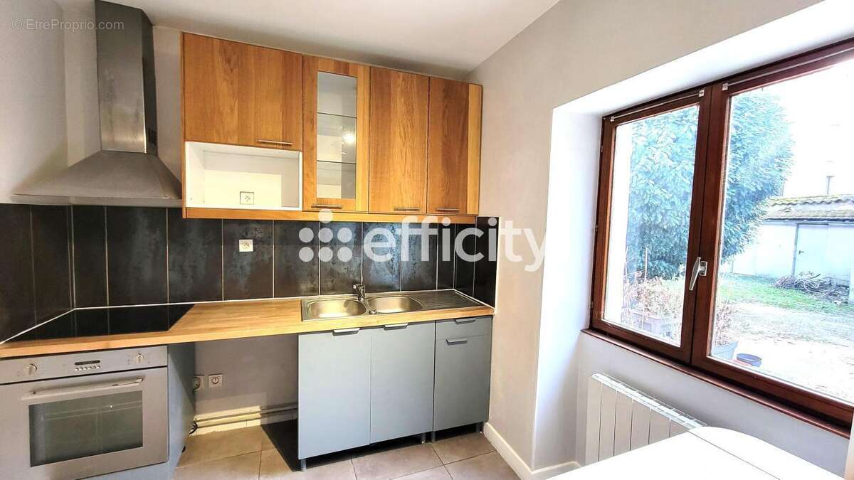 Maison à COLLONGES-AU-MONT-D'OR