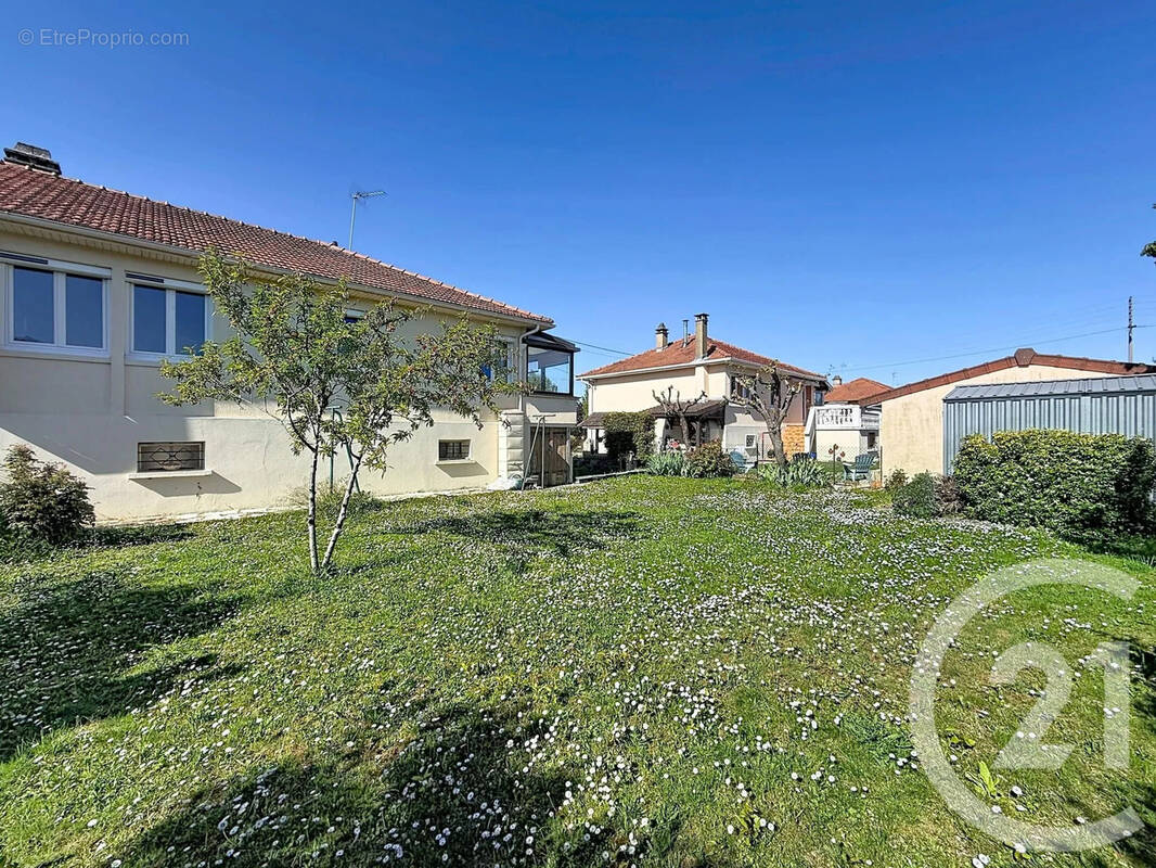 Maison à LA RIVIERE-DE-CORPS