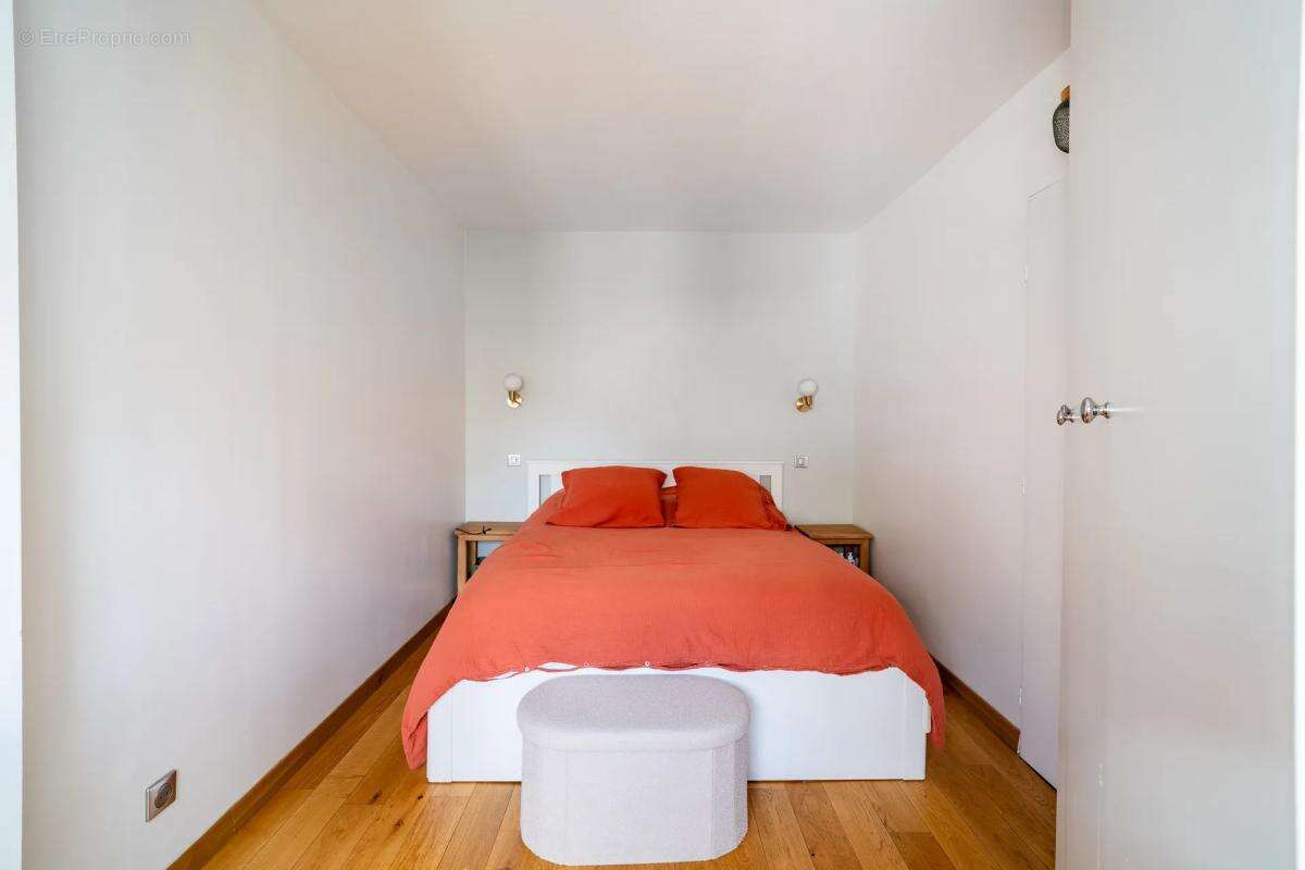 Appartement à COURBEVOIE