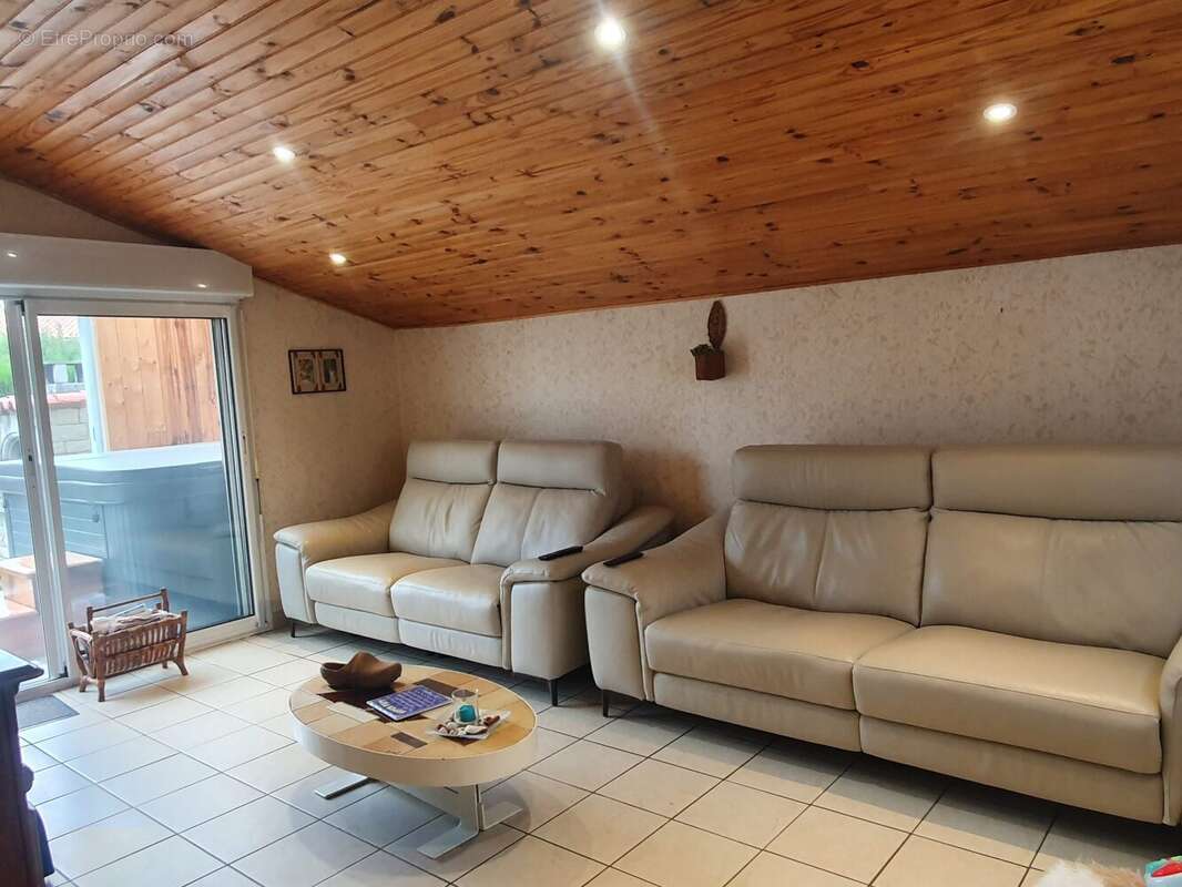 Maison 117 m² à Cozes  - photo 4