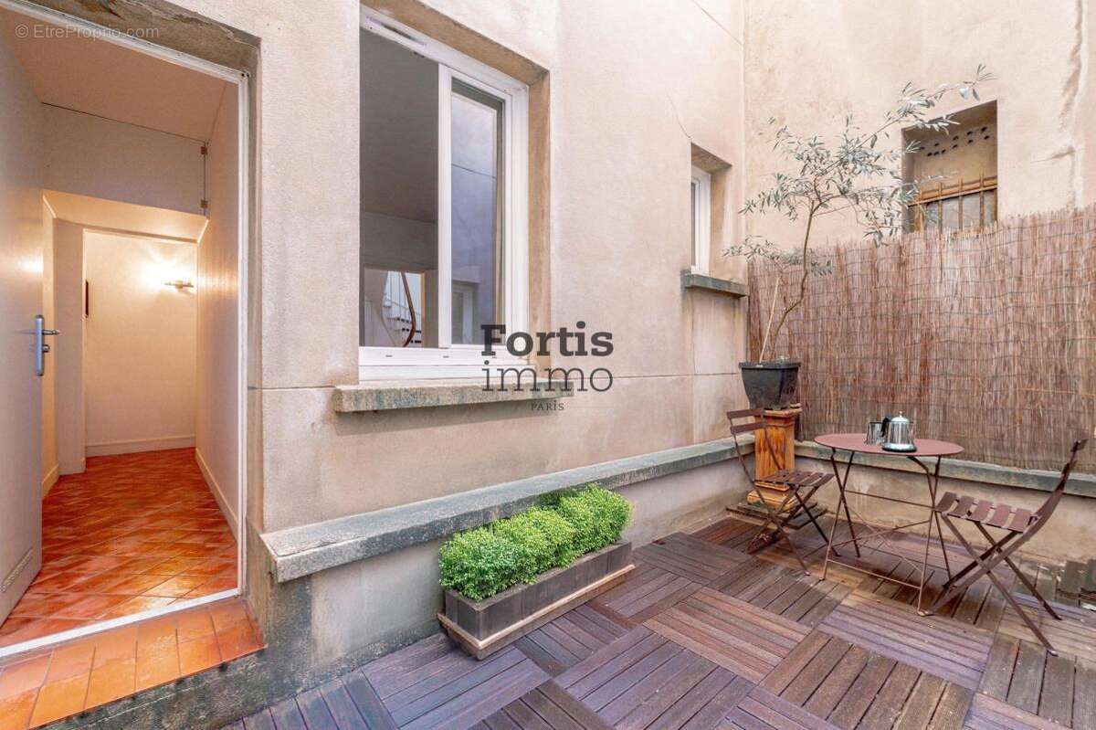 Appartement à PARIS-16E