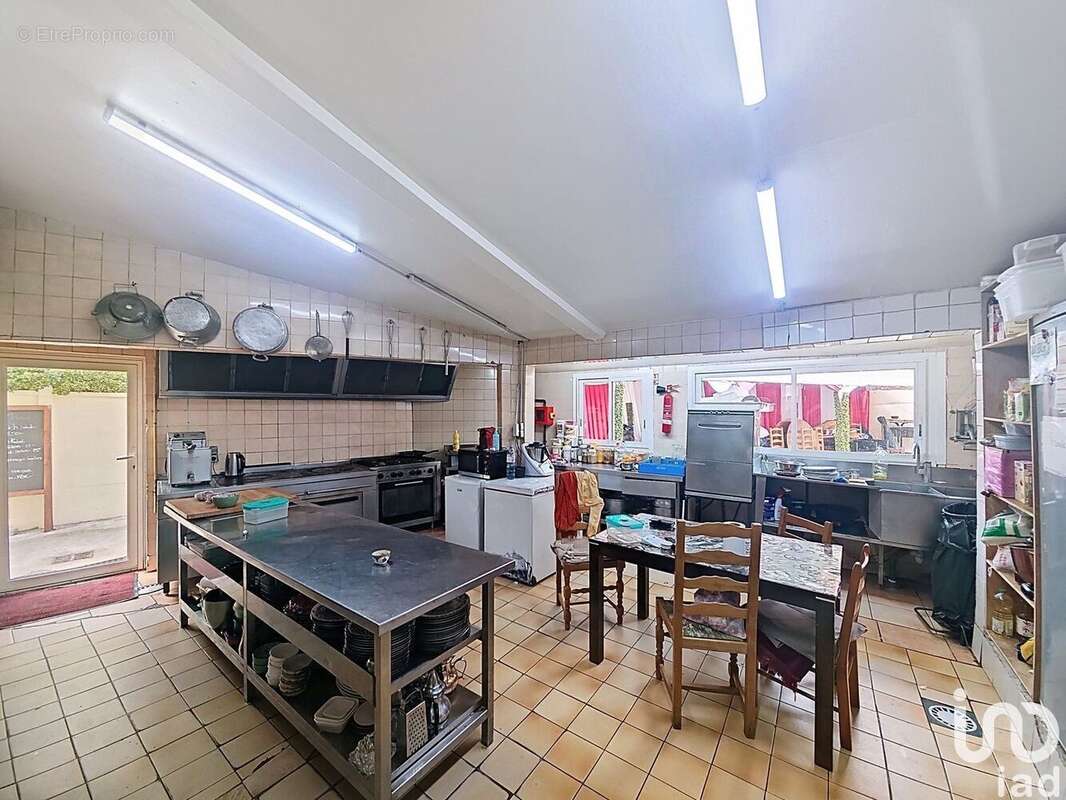 Photo 9 - Commerce à CHEVRY-COSSIGNY