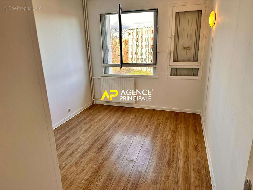 Appartement à SARTROUVILLE