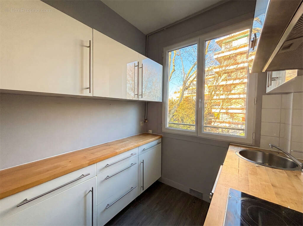 Appartement à NEUILLY-SUR-SEINE