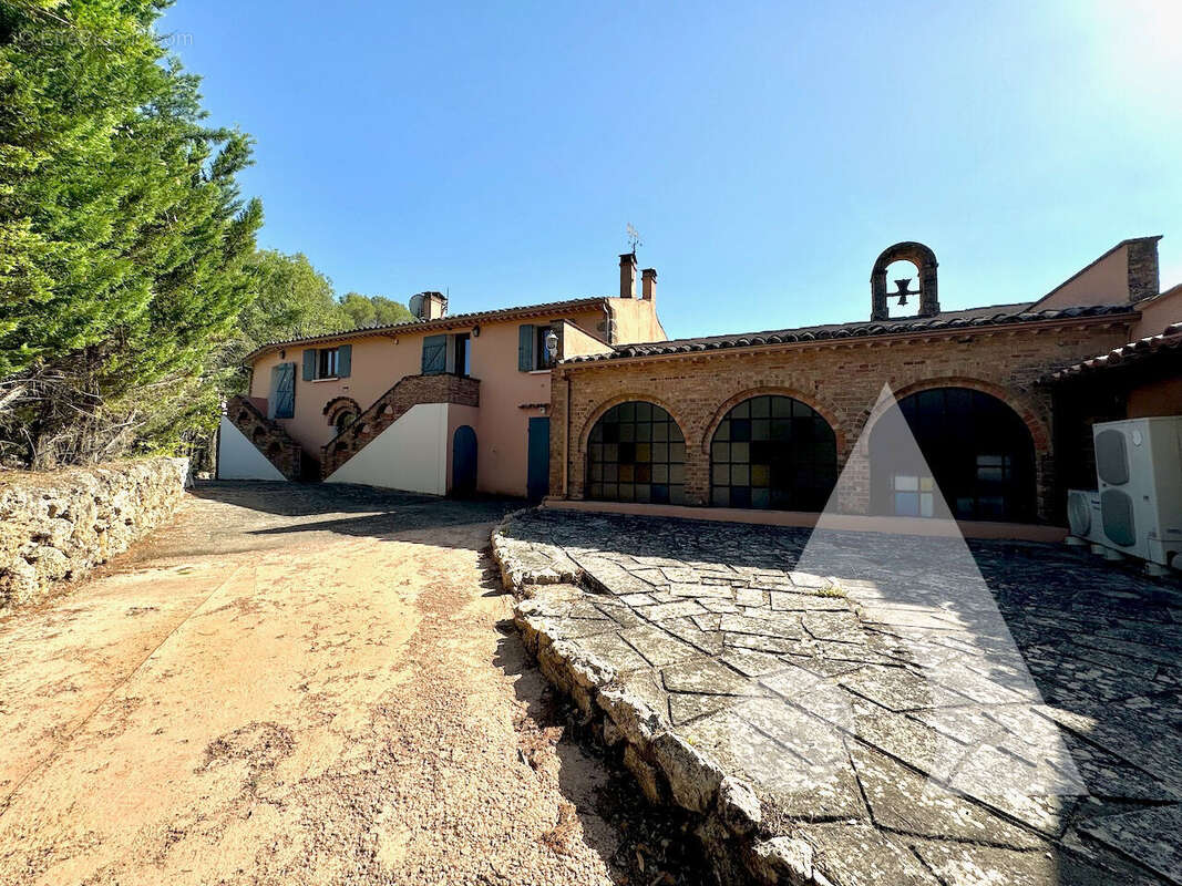 Maison à VILLECROZE