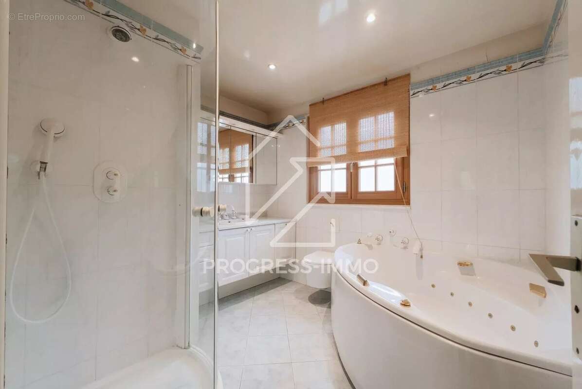 Maison à COMBS-LA-VILLE