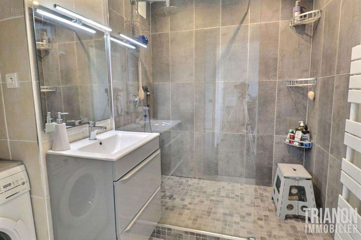 Appartement à LES CLAYES-SOUS-BOIS