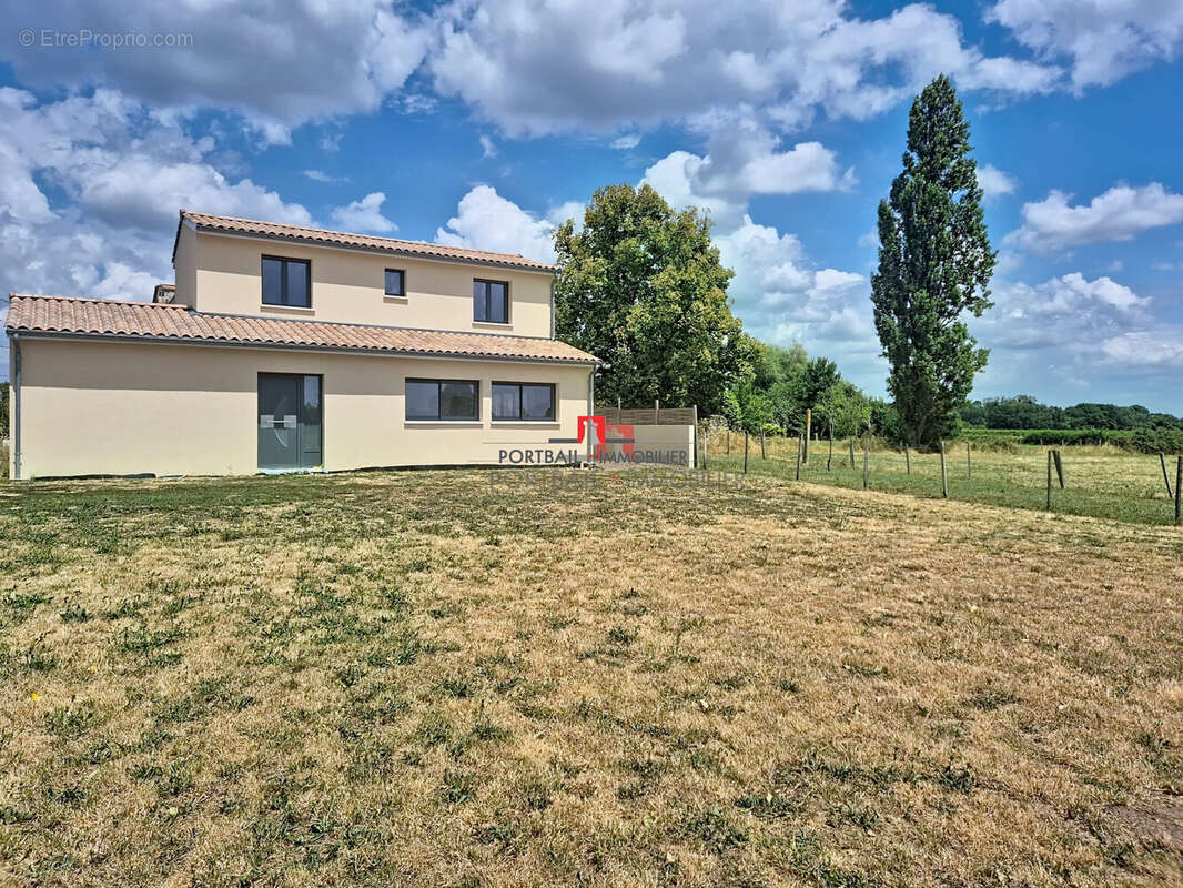 Maison 135 m² à Saint-Andre-De-Cubzac  - photo 2