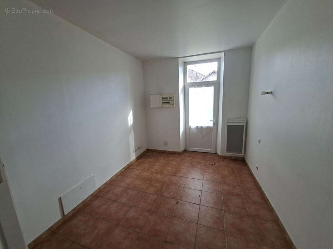 Exclusivite pertuis - appt t2 avec jardinet parking - photo 5