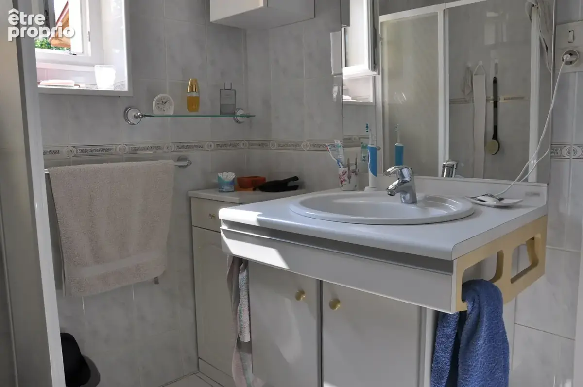Belle maison rénovée en 2010, avec 2 chambres, terrain de 693 m2, louée 700 €/mois hors charges. - photo 14