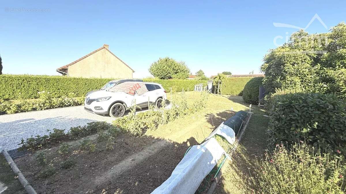 Maison à LA CHAPELLE-VENDOMOISE