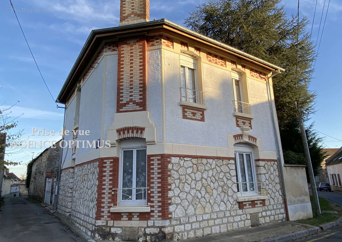 Maison à VILLENEUVE-LA-GUYARD