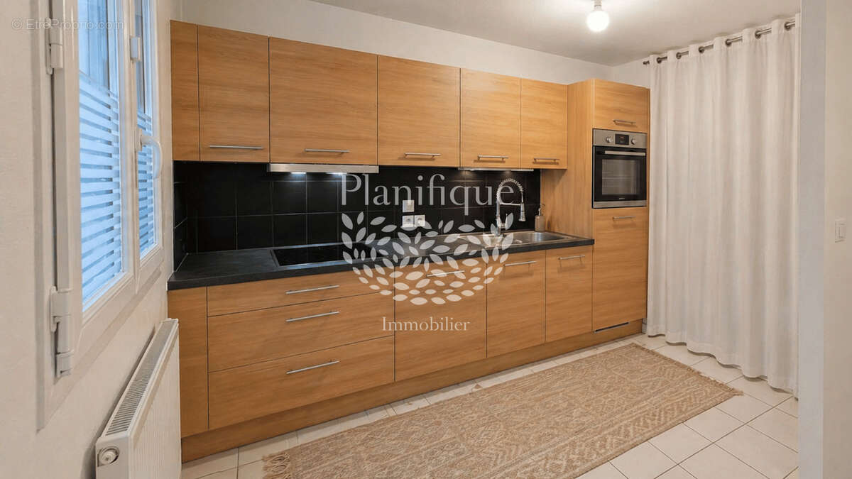 Appartement à CRUSEILLES