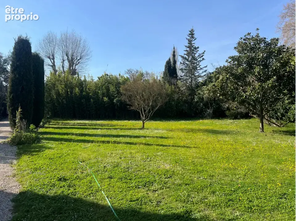 Photo Terrain à Fontvieille au prix de 185 000€