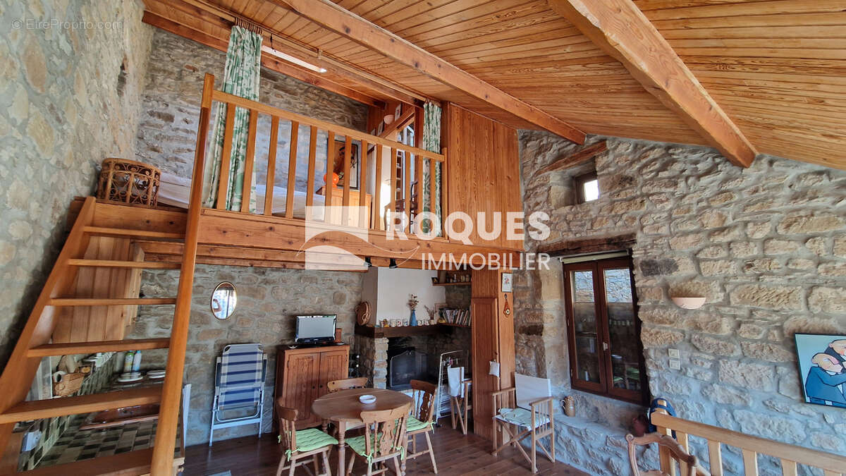 Au pied du Larzac méridional, dans superbe village, maison de village en pierre rénovée 69 m2 habitables, cave - photo 4
