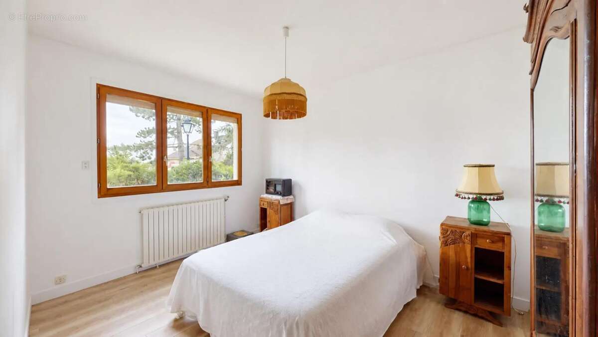 COURGENT : Maison - 203m²  sur 1380m2 de jardin - 5 à 6 chambres - photo 15