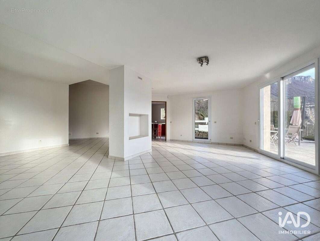 Photo 4 - Maison à LA BUISSE