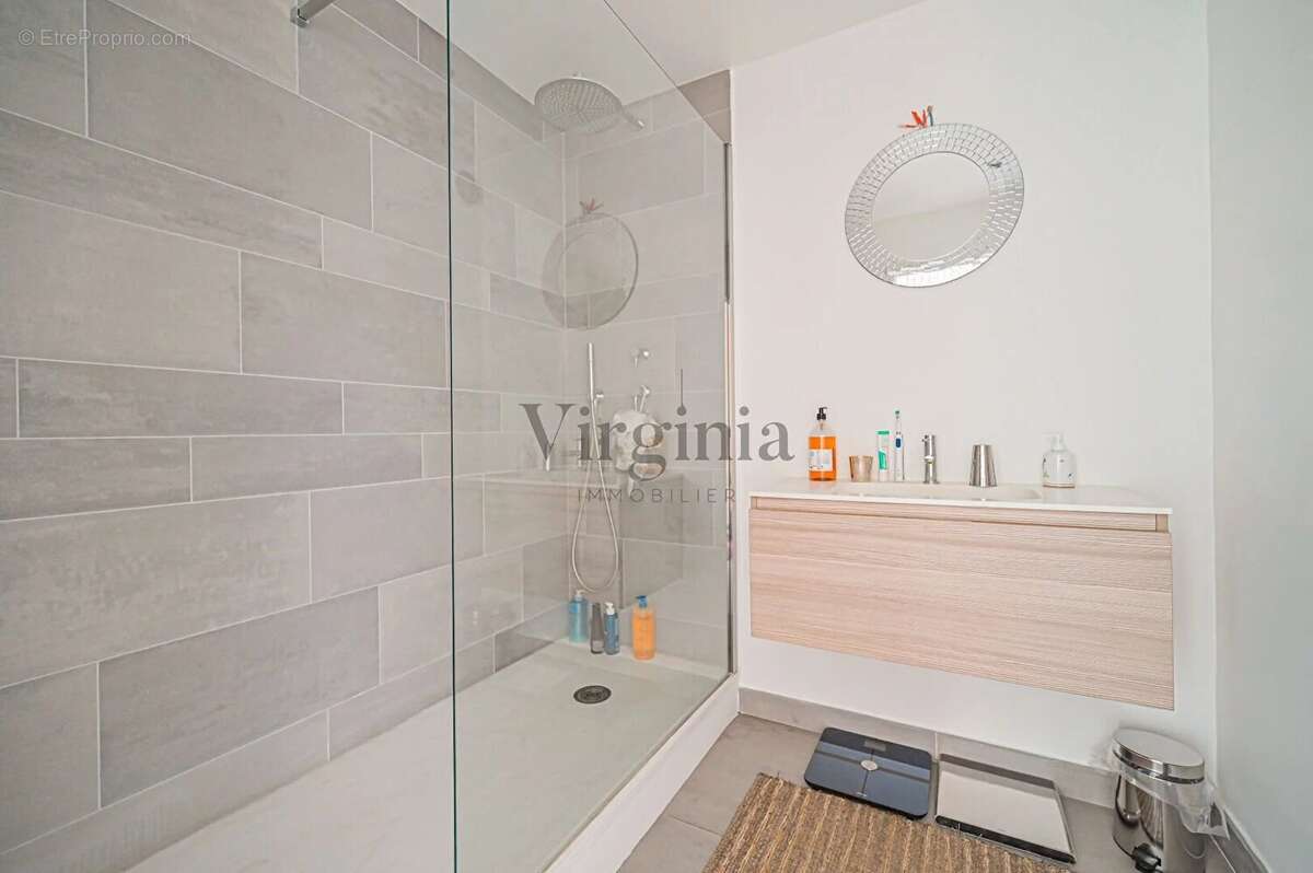 Appartement à CHARENTON-LE-PONT