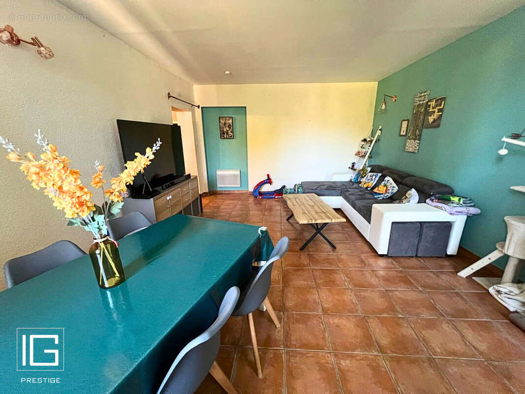 Appartement à SIGNES