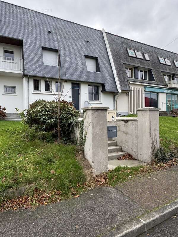 Commerce à SAINT-MARTIN-DES-CHAMPS