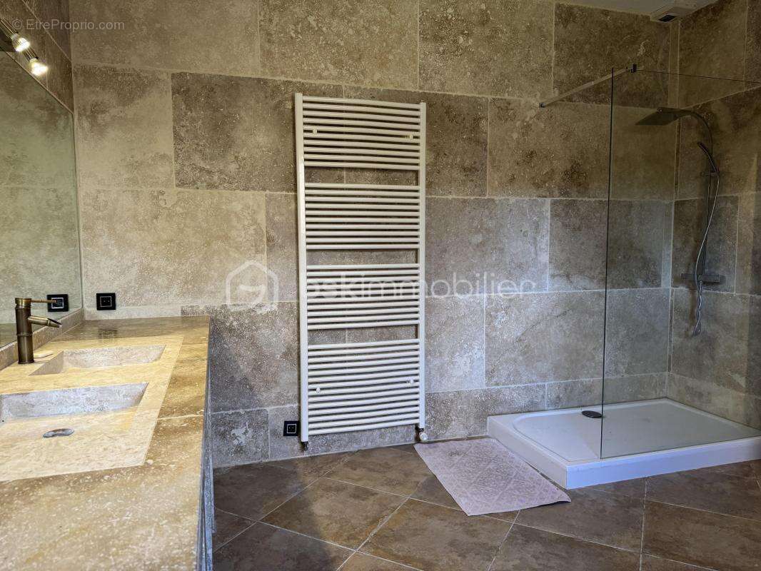 À chateauvert (83670) propriété d’exception de 570 m² avec deux appartements indépendants, piscine, grand terrain et accès à la  - photo 18