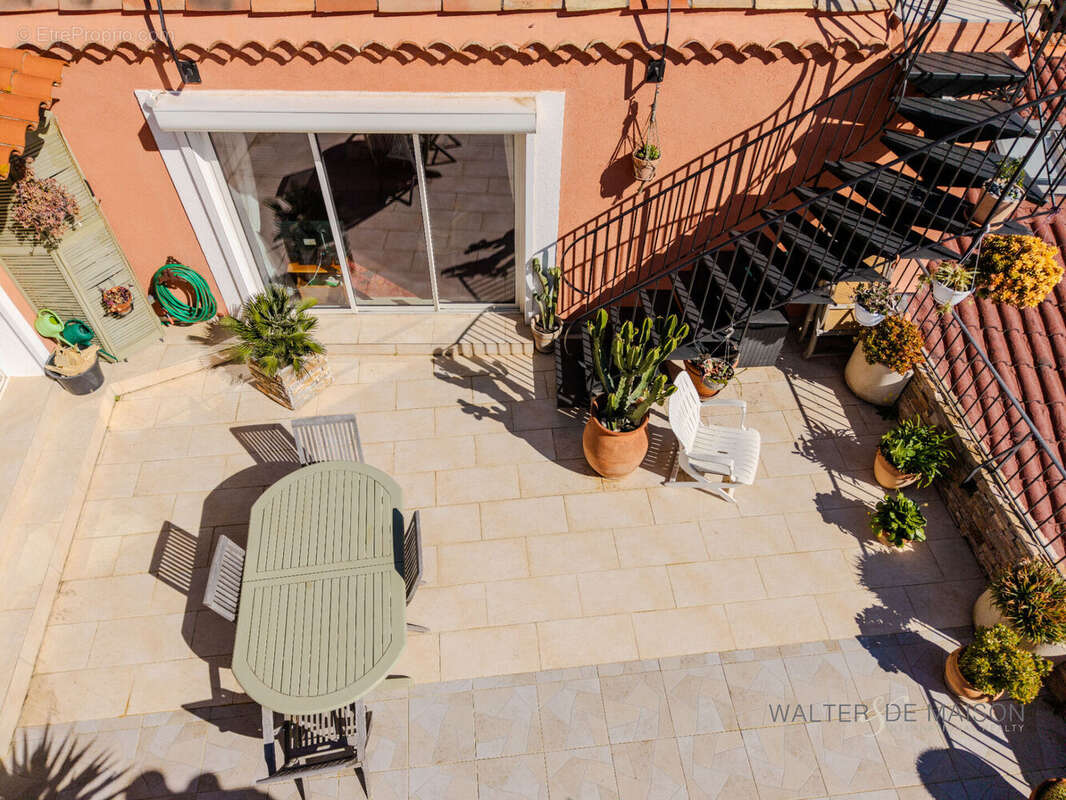 Appartement à LA CADIERE-D&#039;AZUR