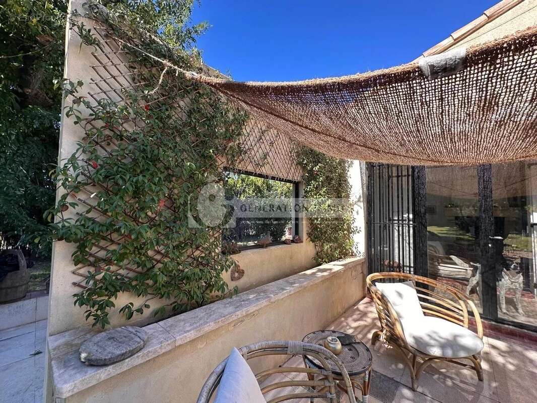 Maison à FONTVIEILLE